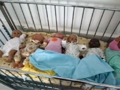 bábiky v postieľke