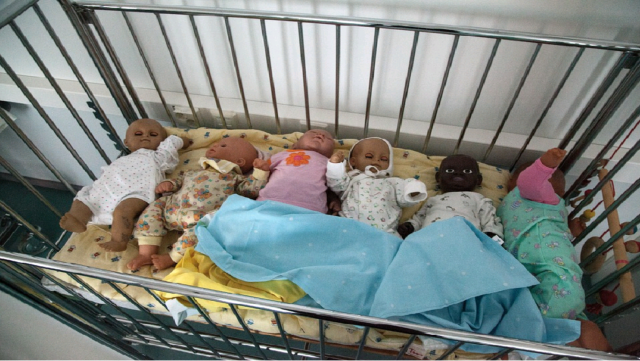 bábiky v postieľke