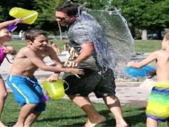 zabávajúce sa deti