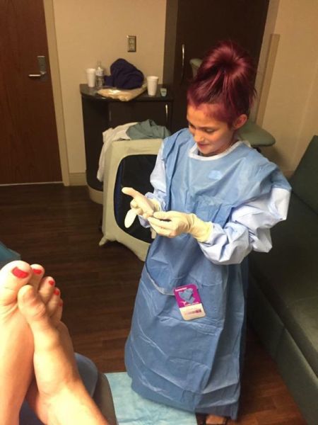 dievčatko pri pôrode